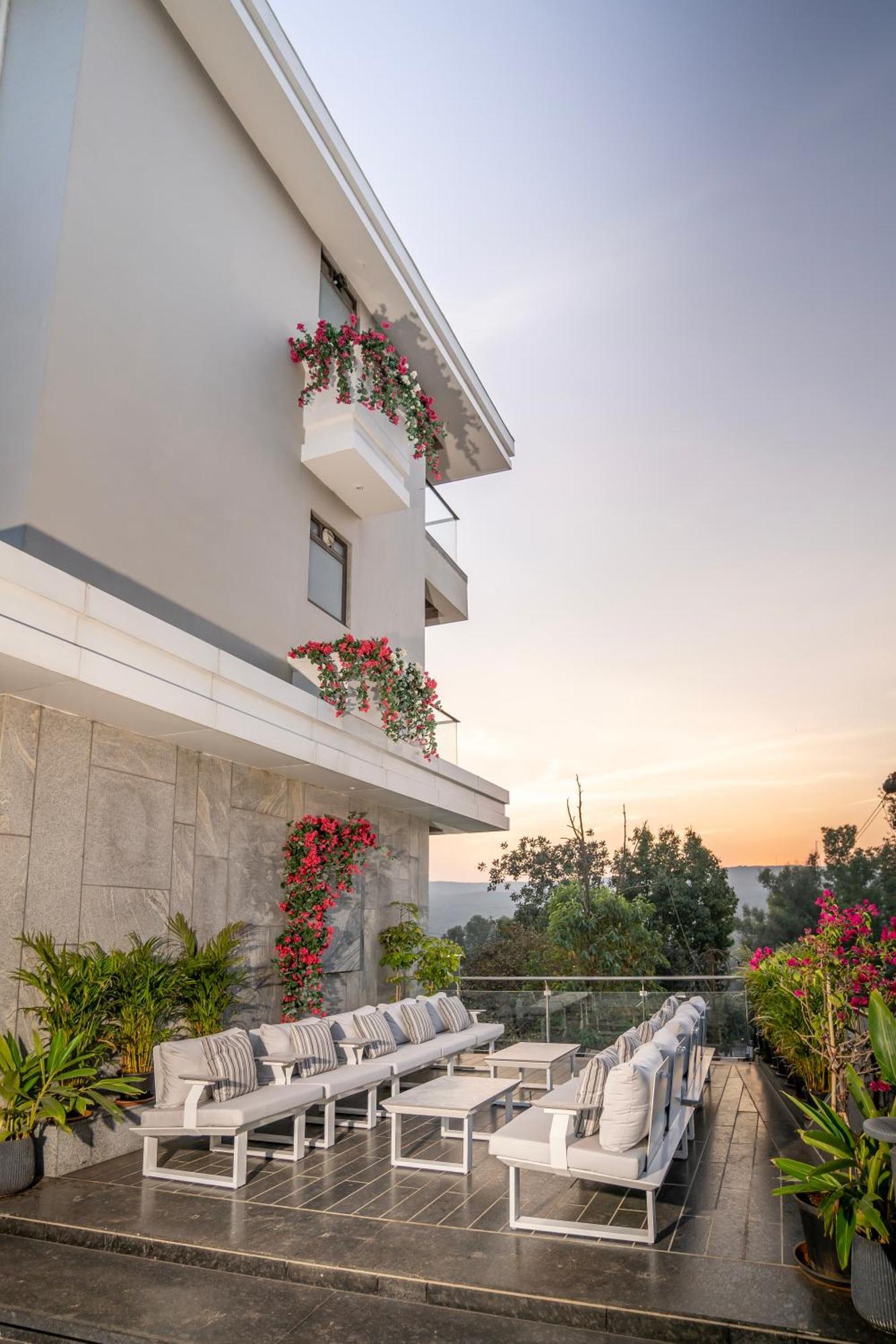 Leela Resort, The Exotic Boutique Hotel - Pure Veg Mahabaleshwar Exterior photo
